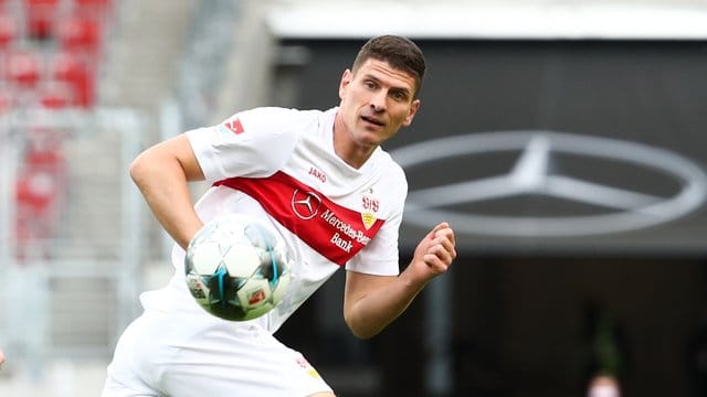 Mario Gomez während eines Spiels in Aktion