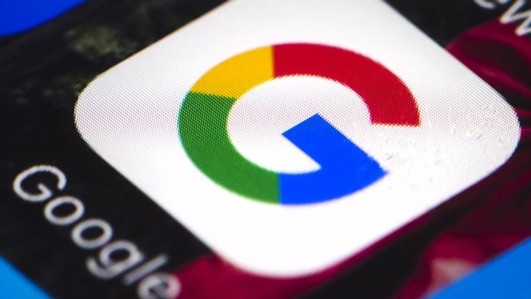 Das Logo von Google: Der Konzern schließt zum ersten Mal Lizenzverträge mit Zeitungsverlagen.