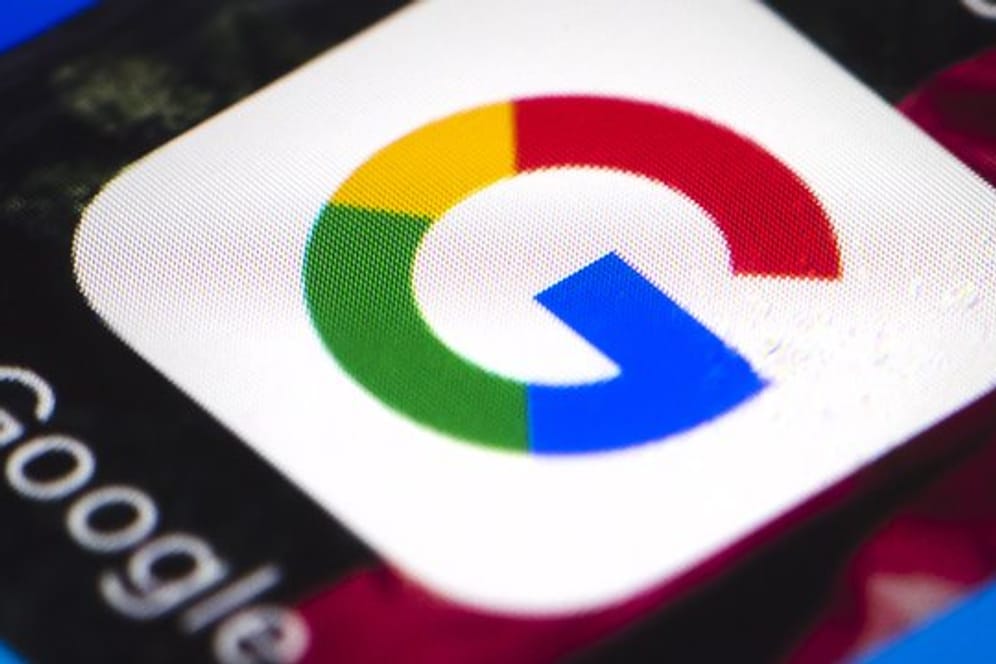 Das Logo von Google: Der Konzern schließt zum ersten Mal Lizenzverträge mit Zeitungsverlagen.