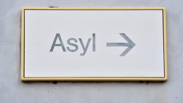 In Deutschland gehen die Zahlen zurück - europaweit gab es zuletzt hingegen einen Zuwachs bei Asylanträgen. In Deutschland gehen die Zahlen zurück - europaweit gab es zuletzt hingegen einen Zuwachs bei Asylanträgen.