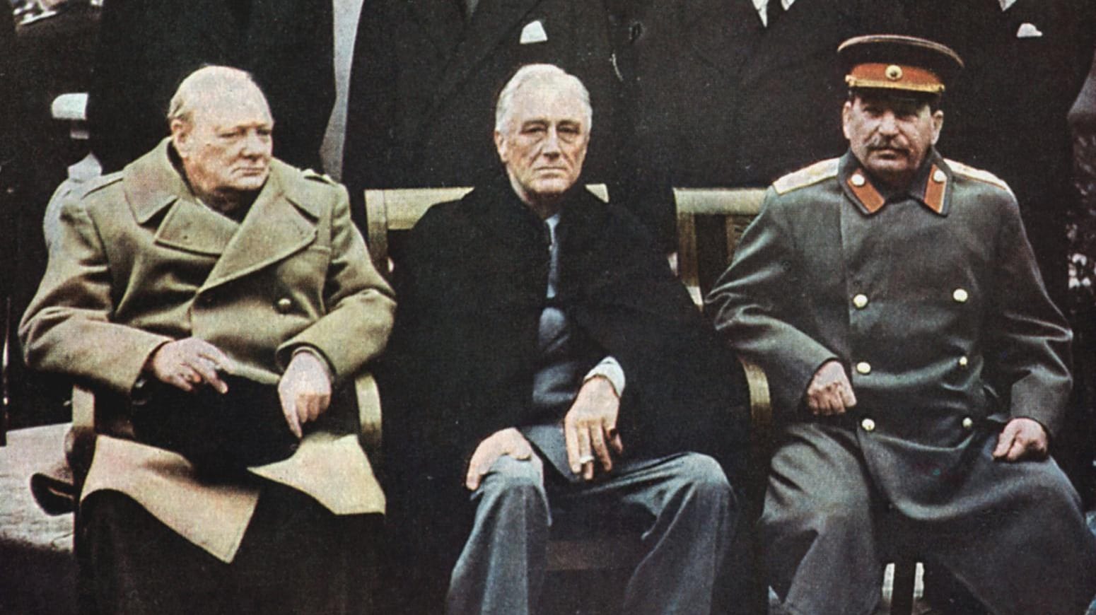 Konferenz von Jalta 1945: Winston Churchill (l.) und Josef Stalin (r.) waren einander in tiefem Misstrauen zugetan, dazwischen saß US-Präsident Franklin D. Roosevelt.