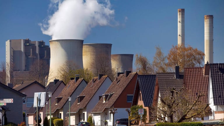 Braunkohle-Kraftwerk Weisweiler: Das Kohlegesetz sieht unter anderem Entschädigungen für die Kraftwerk-Betreiber vor.