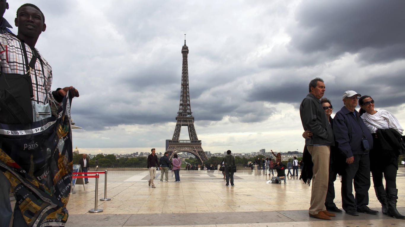 Eiffelturm in Paris: Besucher können das Wahrzeichen Frankreichs wieder besichtigen.