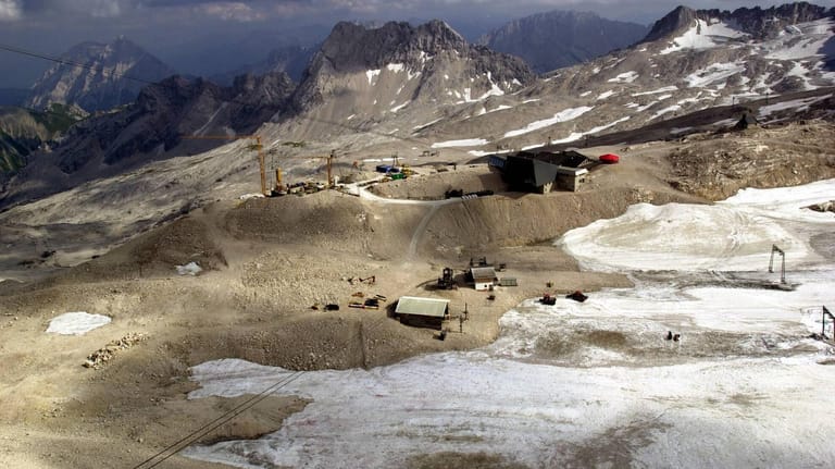 Gletscher in den Alpen: Besonders tief hinabreichenden Gletscherzungen der großen Talgletscher der Zentralalpen schmelzen massiv, fanden Forscher heraus.