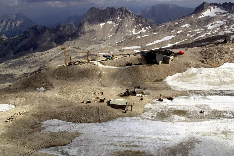 Gletscher in den Alpen: Besonders tief hinabreichenden Gletscherzungen der großen Talgletscher der Zentralalpen schmelzen massiv, fanden Forscher heraus.
