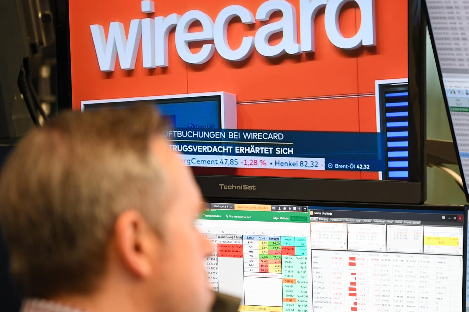 Ein Aktienhändler: Der Kollateralschaden des Wirecard-Skandals könnte immens werden. Ein Aktienhändler: Der Kollateralschaden des Wirecard-Skandals könnte immens werden.