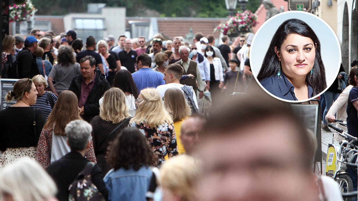 Menschenmassen in der Innenstadt von Würzburg: Eine Gesichtsmaske trägt hier kaum jemand.