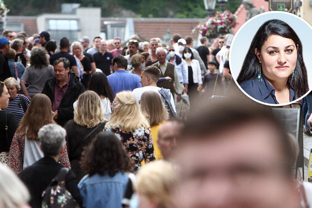 Menschenmassen in der Innenstadt von Würzburg: Eine Gesichtsmaske trägt hier kaum jemand.