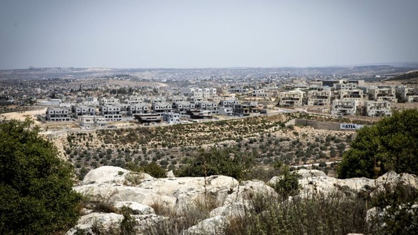 Ein Blick auf neue Gebäude in der Siedlung Schomron, die unter israelischer Regionalverwaltung im Westjordanland steht.
