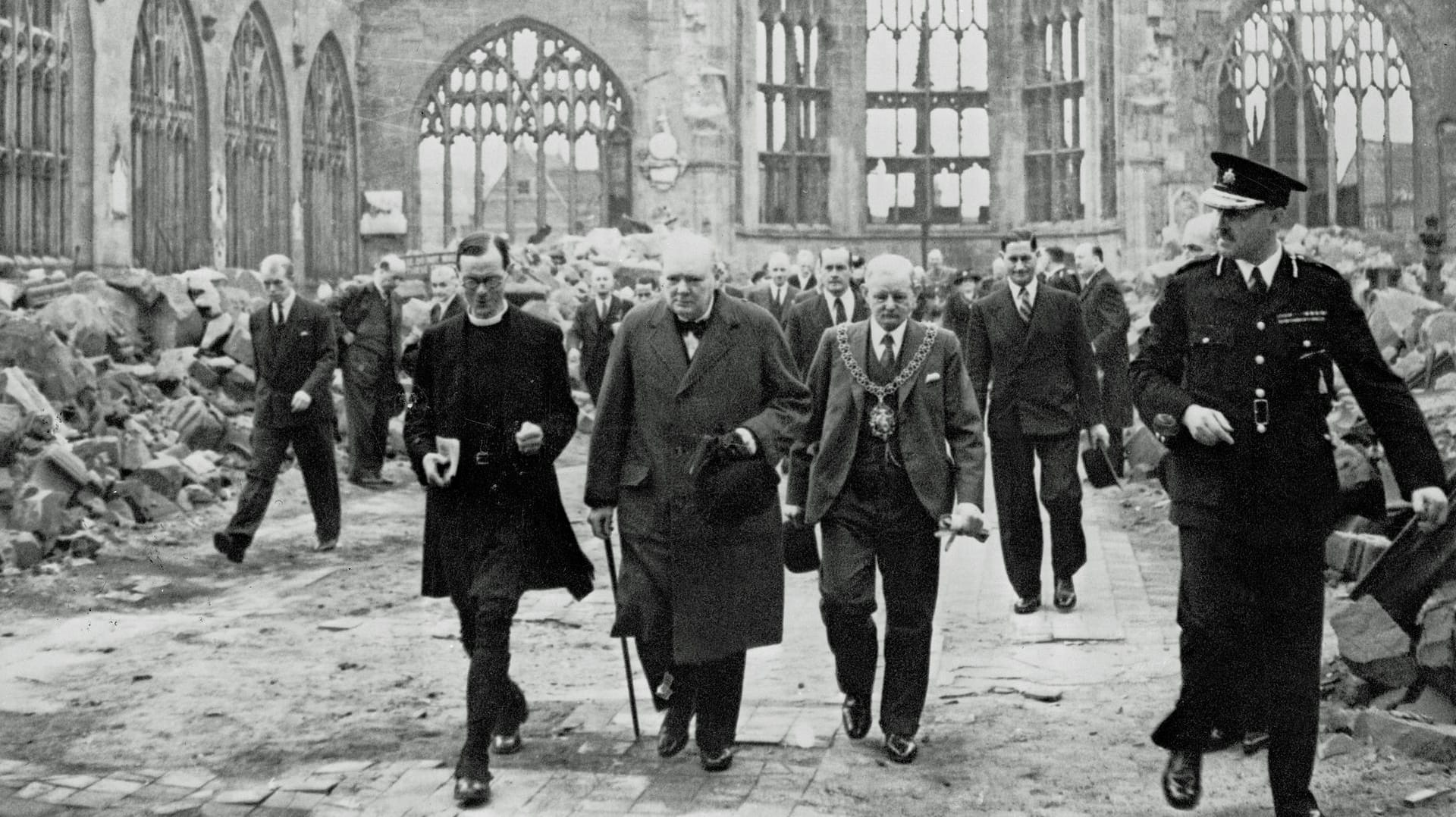 Winston Churchill in Coventry: Die Stadt wurde während deutscher Luftangriffe schwer zerstört.