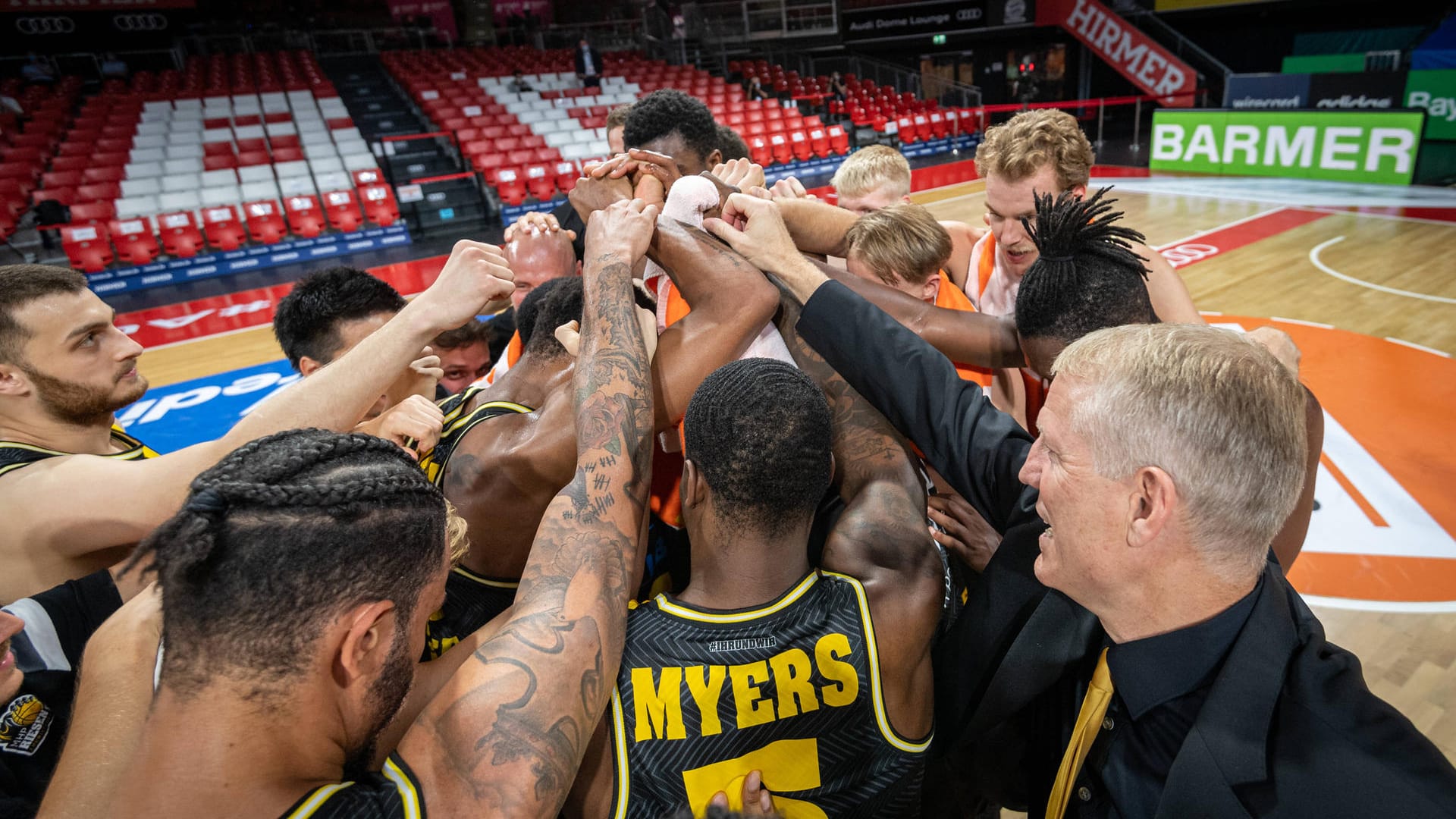 Die MHP Riesen Ludwigsburg: Das Team von Trainer John Patrick setzte sich in der K.o.-Runde gegen den FC Bayern und Ratiopharm Ulm durch und hat nun erstmalig die Chance den Meistertitel in der BBL zu holen.