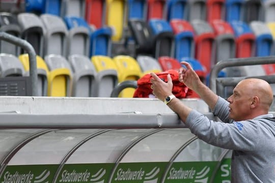 Trainer Uwe Rösler will mit Fortuna Düsseldorf die Relagation sichern.