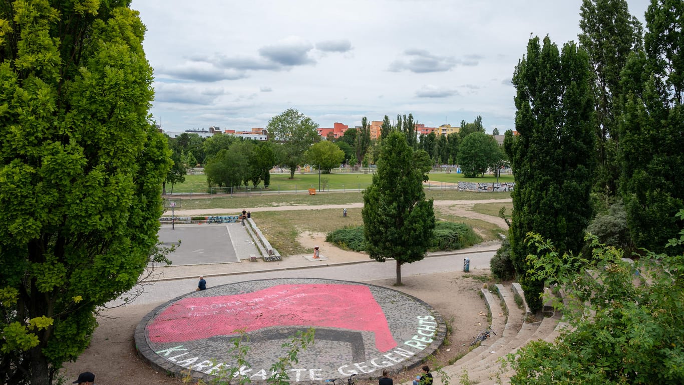 Vom Amphitheater im Mauerpark ist der neue Teil des Mauerparks zu sehen: Das neue Areal soll einen Gegenpol zum Bestandspark darstellen.