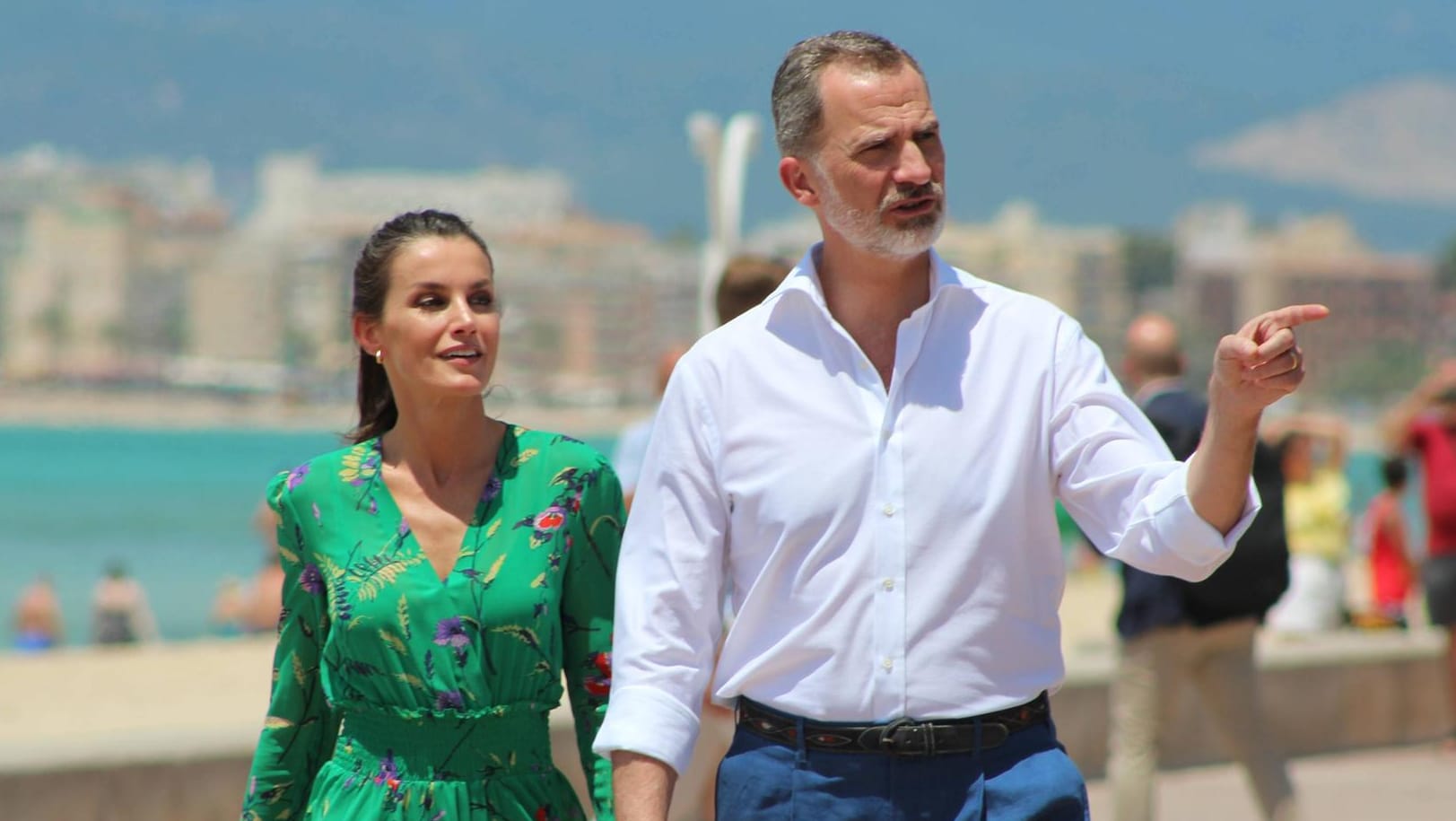 Der spanische König Felipe VI und Königin Letizia Ortiz am Strand von.