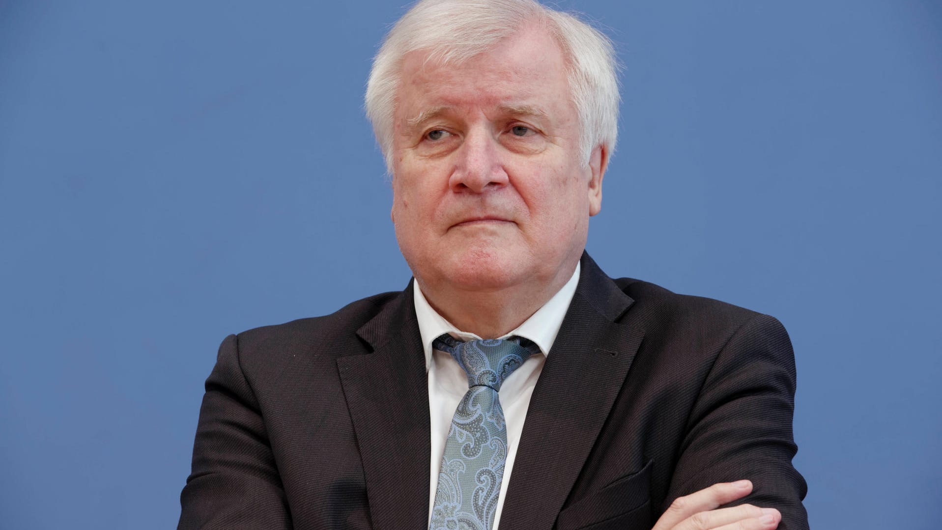 Horst Seehofer bei einer Bundespressekonferenz: Der Innenminister sorgte mit einer geplanten Anzeige gegen eine Journalistin für Diskussionen.