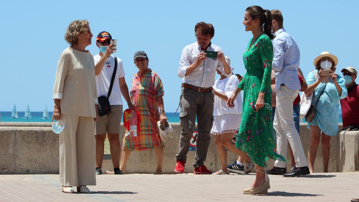 Die Royals nahmen sich auch Zeit mit den Menschen zu sprechen.