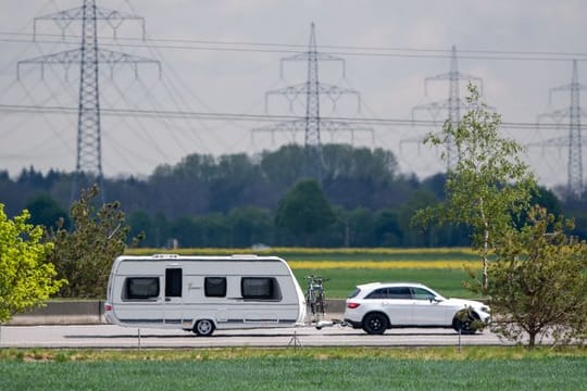 Long Vehicle: Das Fahren mit einem Anhänger-Gespann erfordert Übung und eine sehr vorausschauende Fahrweise.