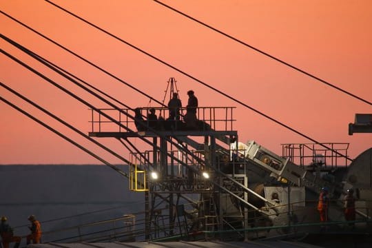 Das Bündnis "Einsatz Kohlestopp" hat Bagger im Tagebau Garzweiler besetzt.