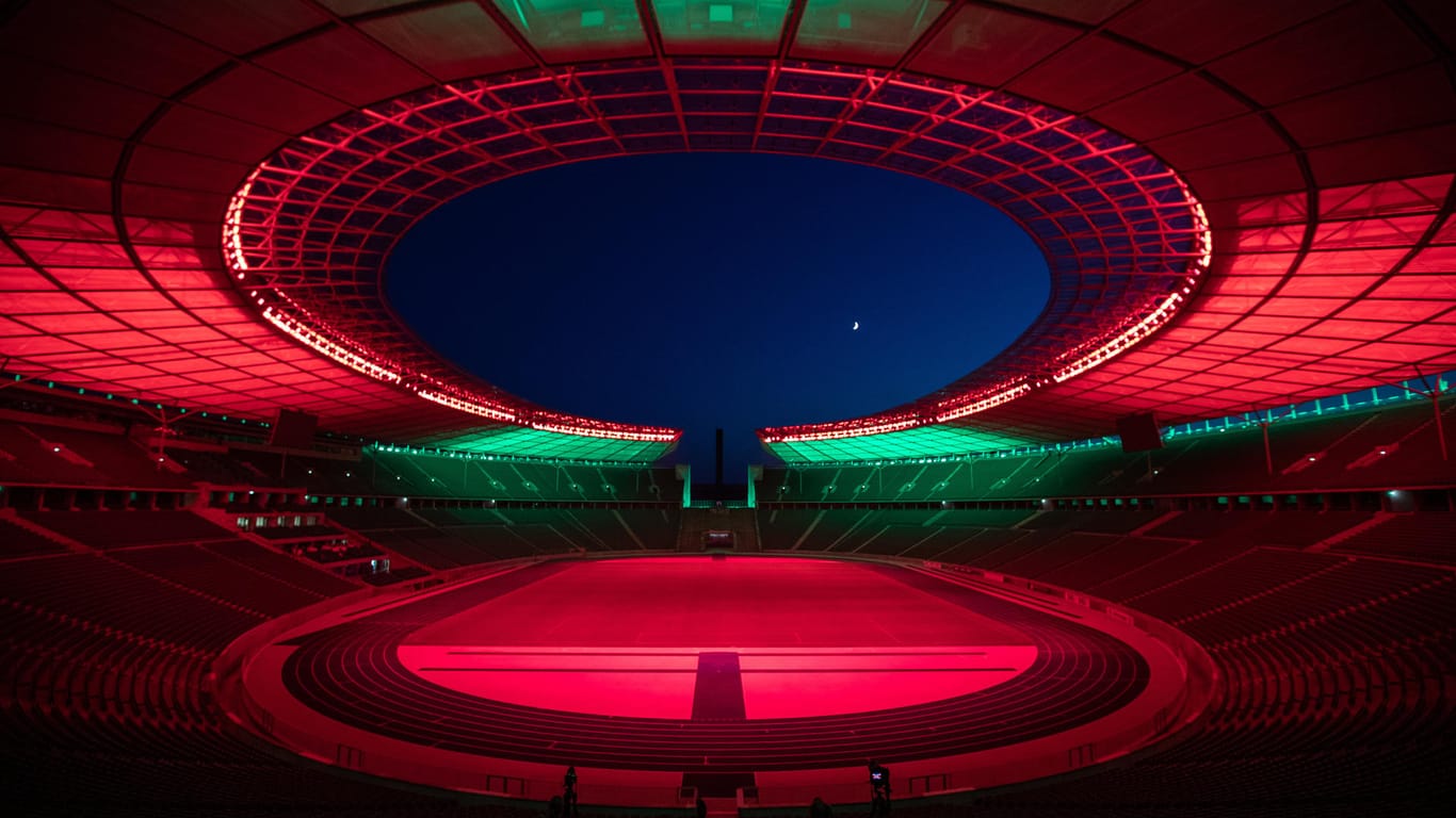 Das Berliner Olympiastadion: Das neue Lichtkonzept kann auf das jeweilige Event im Stadion angepasst werden.