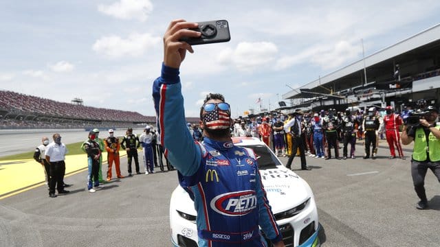 Sorgt wegen der Galgenstrick-Affäre immer noch für Diskussion: Nascar-Fahrer Bubba Wallace. Sorgt wegen der Galgenstrick-Affäre immer noch für Diskussion: Nascar-Fahrer Bubba Wallace.