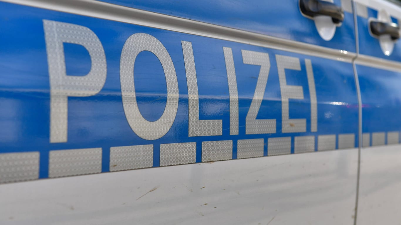Ein Einsatzfahrzeug: In Thüringen wurde ein Polizist absichtlich überfahren. (Symbolfoto)