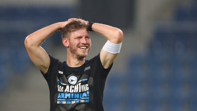 Hatte mit Arminia Bielefeld ordentlich Grund zum Feiern: Fabian Klos. Hatte mit Arminia Bielefeld ordentlich Grund zum Feiern: Fabian Klos.