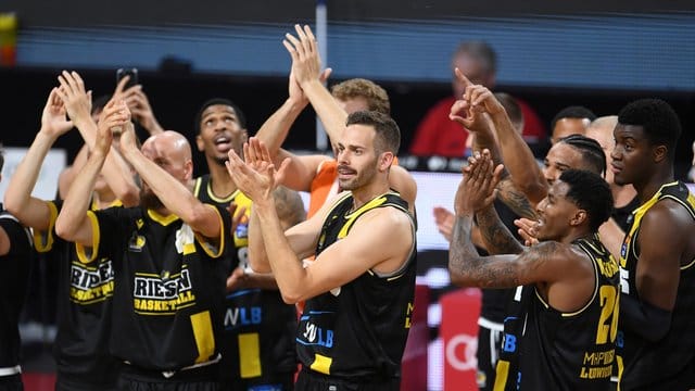 Die Basketballer aus Ludwigsburg haben das Finale beim BBL-Meisterturnier in München erreicht. Die Basketballer aus Ludwigsburg haben das Finale beim BBL-Meisterturnier in München erreicht.