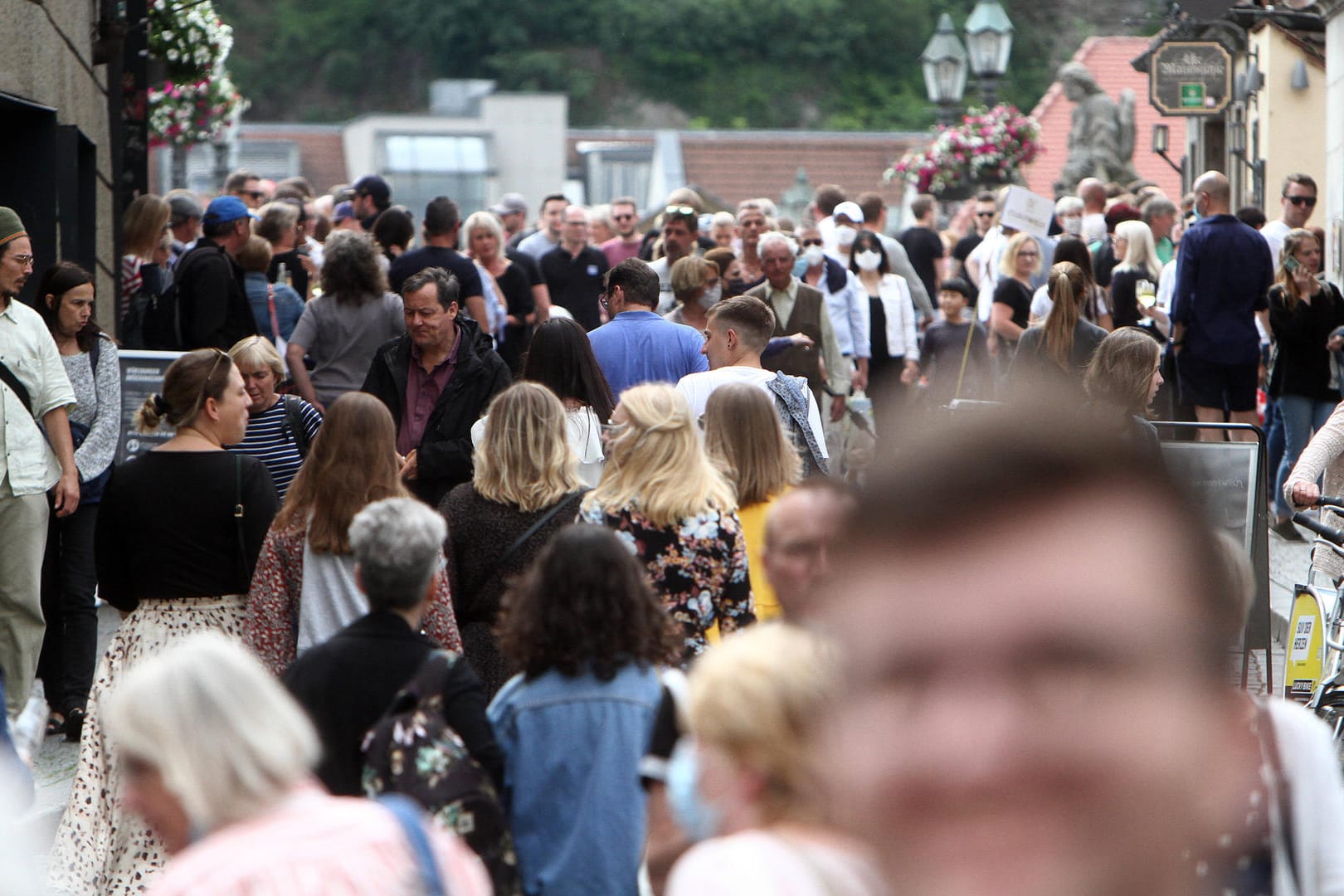 Volle Fußgängerzone: Ein erneuter Lockdown hätte große Auswirkungen auf die Bundesrepublik.