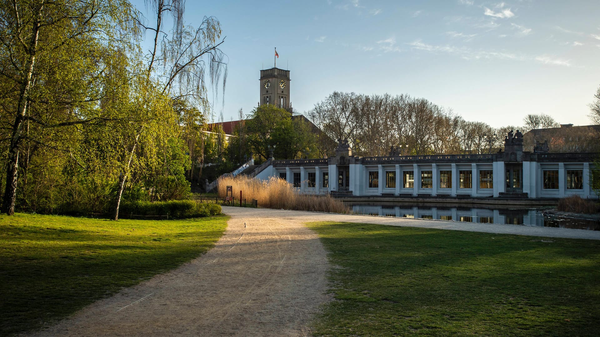 Die Carl-Zuckmayer-Brücke im Rudolph-Wilde-Park in Berlin-Schöneberg: Von dort sprang ein Mann in die Tiefe.