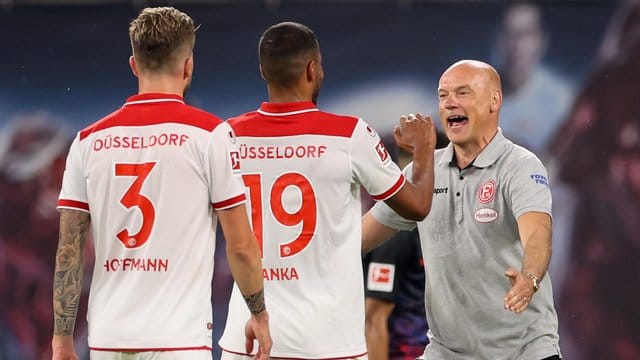 Will mit Düsseldorf den direkten Abstieg verhindern: Fortuna-Coach Uwe Rösler (r).