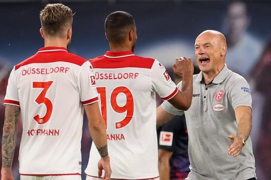 Will mit Düsseldorf den direkten Abstieg verhindern: Fortuna-Coach Uwe Rösler (r).