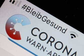 Die offizielle Corona-Warn-App auf einem Smartphone.