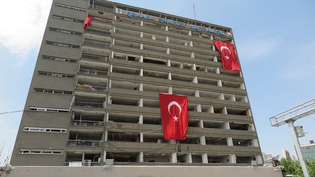 Das von Putschisten angegriffene Polizei-Hauptquartier in Ankara, aufgenommen im August 2016. Das von Putschisten angegriffene Polizei-Hauptquartier in Ankara, aufgenommen im August 2016.