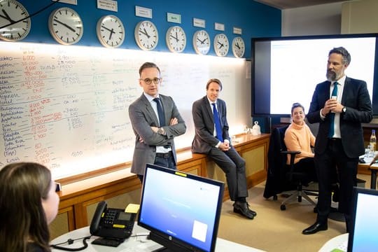 Außenminister Heiko Maas bei einem Besuch des Krisenreaktionszentrums im Auswärtigen Amt im März.
