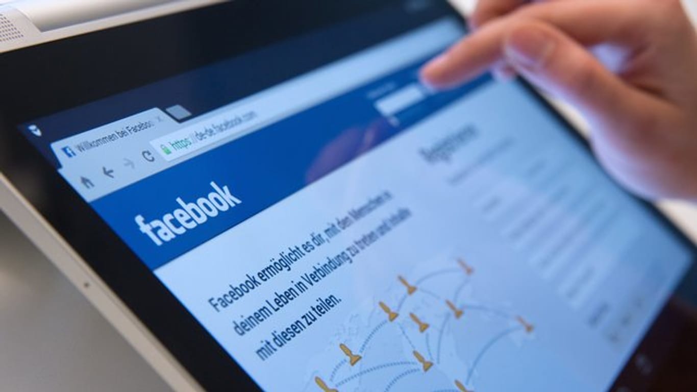 Facebook zeigt es Nutzern künftig an, wenn sie Artikel teilen wollen, die schon älter als 90 Tage sind.