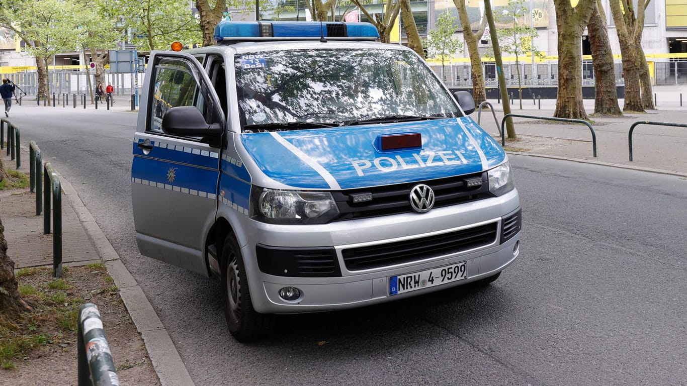 Polizei in Dortmund (Symbolbild): In der Innenstadt kam es am Freitagnachmittag zu Schüssen.