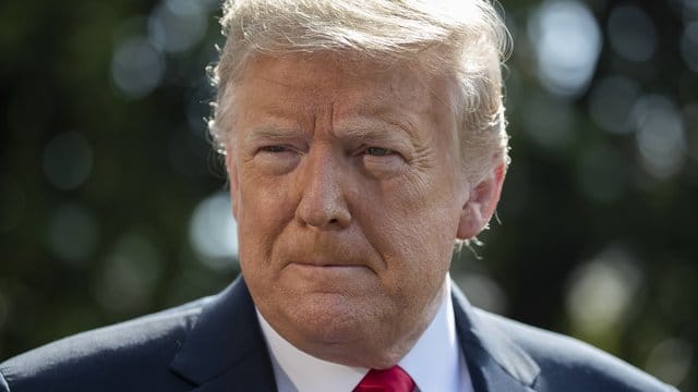 US-Präsident Donald Trump hat nach Angaben des Weißen Hauses eine Verfügung unterzeichnet, um Denkmäler in Bundeseigentum zu schützen. US-Präsident Donald Trump hat nach Angaben des Weißen Hauses eine Verfügung unterzeichnet, um Denkmäler in Bundeseigentum zu schützen.