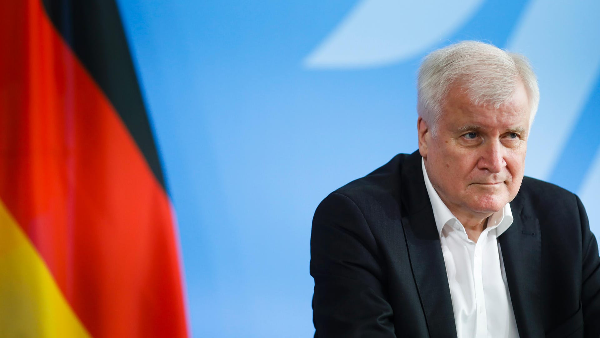 Bundesinnenminister Horst Seehofer: Der CSU-Politiker hat seine Drohung, eine "taz"-Journalistin anzuzeigen, nicht wahr gemacht. Bundesinnenminister Horst Seehofer: Der CSU-Politiker hat seine Drohung, eine "taz"-Journalistin anzuzeigen, nicht wahr gemacht.