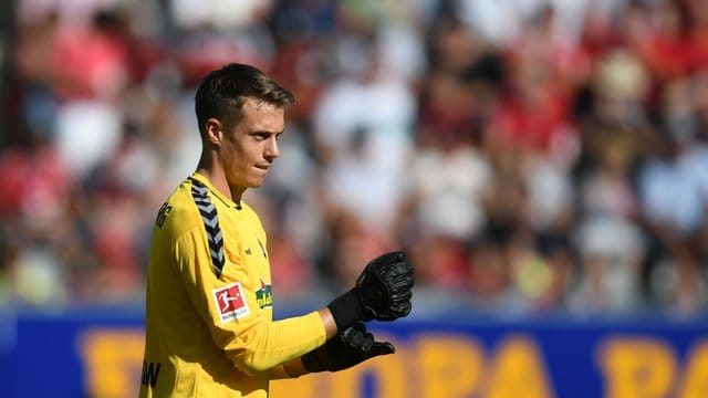 Steht vor einem Wechsel zu Schalke 04: Freiburg-Keeper Alexander Schwolow. Steht vor einem Wechsel zu Schalke 04: Freiburg-Keeper Alexander Schwolow.