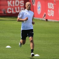 Arjen Robben im Juni auf dem Trainingsgelände des FC Bayern: Der Niederländer hielt sich fit in München, jetzt feiert er sein Comeback.