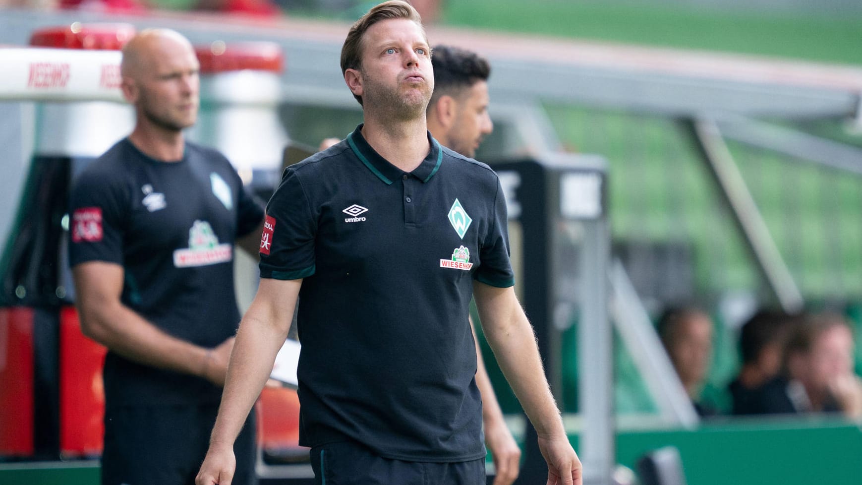 Trainer unter Druck: Florian Kohfeldt musste nach dem Sieg gegen Köln und dem damit verbundenen Sprung auf Platz 16 erst einmal kräftig durchatmen. Trainer unter Druck: Florian Kohfeldt musste nach dem Sieg gegen Köln und dem damit verbundenen Sprung auf Platz 16 erst einmal kräftig durchatmen.