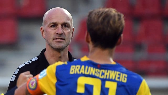 Das Team von Eintracht Braunschweigs Trainer Marco Antwerpen hat beim FSV Zwickau eine Niederlage kassiert. Das Team von Eintracht Braunschweigs Trainer Marco Antwerpen hat beim FSV Zwickau eine Niederlage kassiert.