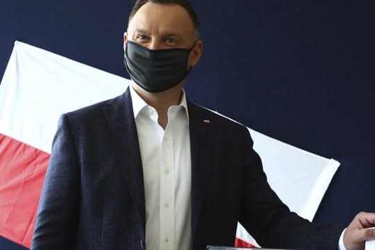 Andrzej Duda bei der Stimmabgabe in einem Wahllokal in Krakau.