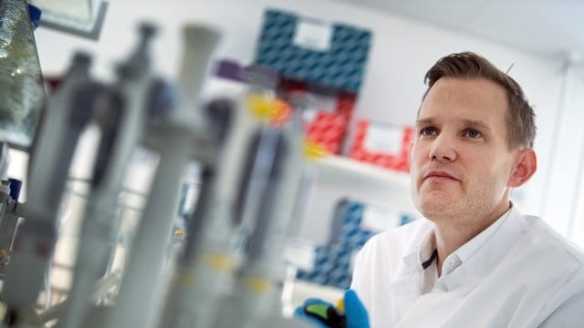 Professor Hendrik Streeck, Direktor des Institut für Virologie an der Uniklinik in Bonn.