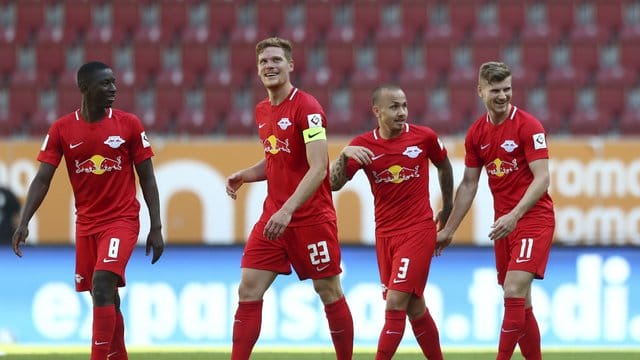Verabschiedete sich mit einem Rekord aus Leipzig in Richtung England: Timo Werner (r). Verabschiedete sich mit einem Rekord aus Leipzig in Richtung England: Timo Werner (r).