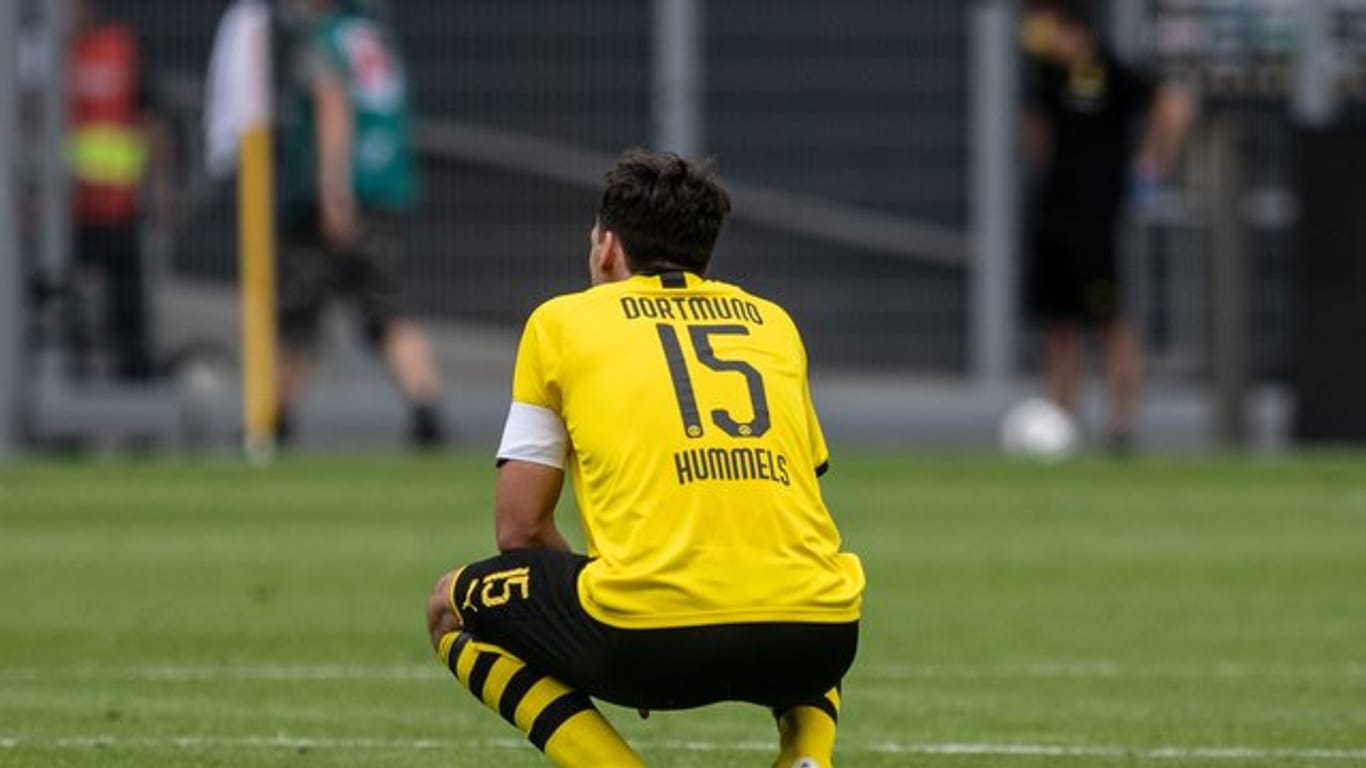 Deprimiert: BVB-Profi Mats Hummels nach der Heim-Klatsche gegen Hoffenheim.