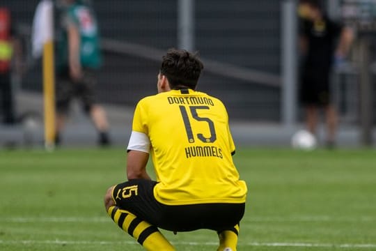 Deprimiert: BVB-Profi Mats Hummels nach der Heim-Klatsche gegen Hoffenheim.