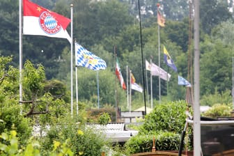 Kleingartenverein "An der Boye" in Bottrop: In der Anlage mit rund 110 Parzellen haben etliche Hobbygärtner ihre ganz persönlichen Fahnen aufgehängt.