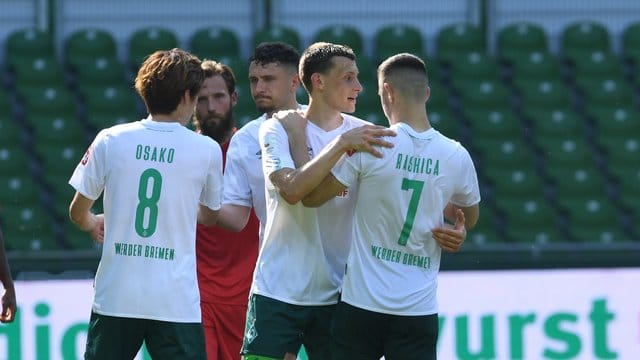 Für Werder Bremen ist der Klassenerhalt auf einmal wieder greifbar nahe. Für Werder Bremen ist der Klassenerhalt auf einmal wieder greifbar nahe.