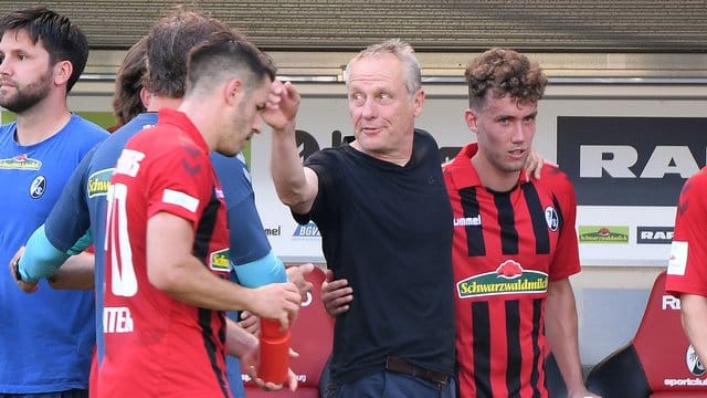 Die Freiburger unter Trainer Christian Streich (M. Die Freiburger unter Trainer Christian Streich (M.